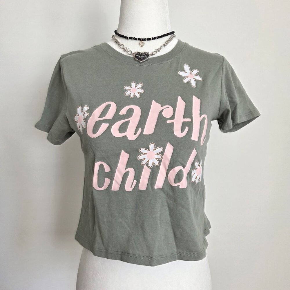 Earth Child Sage Green Crop Top‎ Small Cottagecore Fairy Graphic Tee Floral NWT